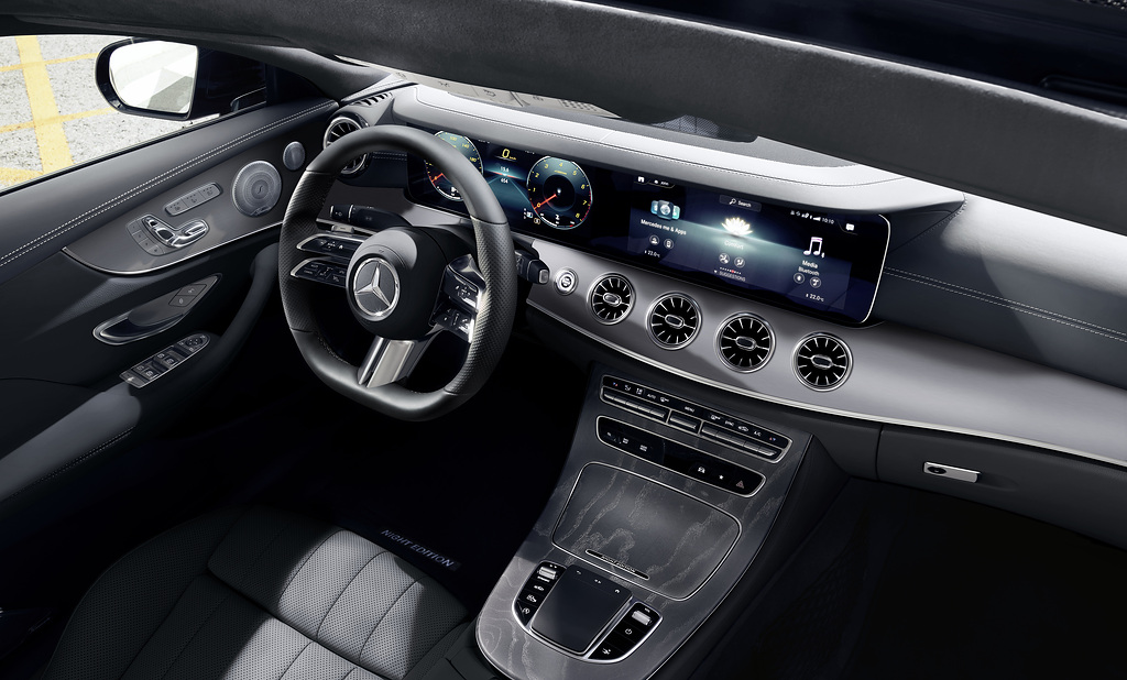 Mercedes-Benz C-Class (7).jpg