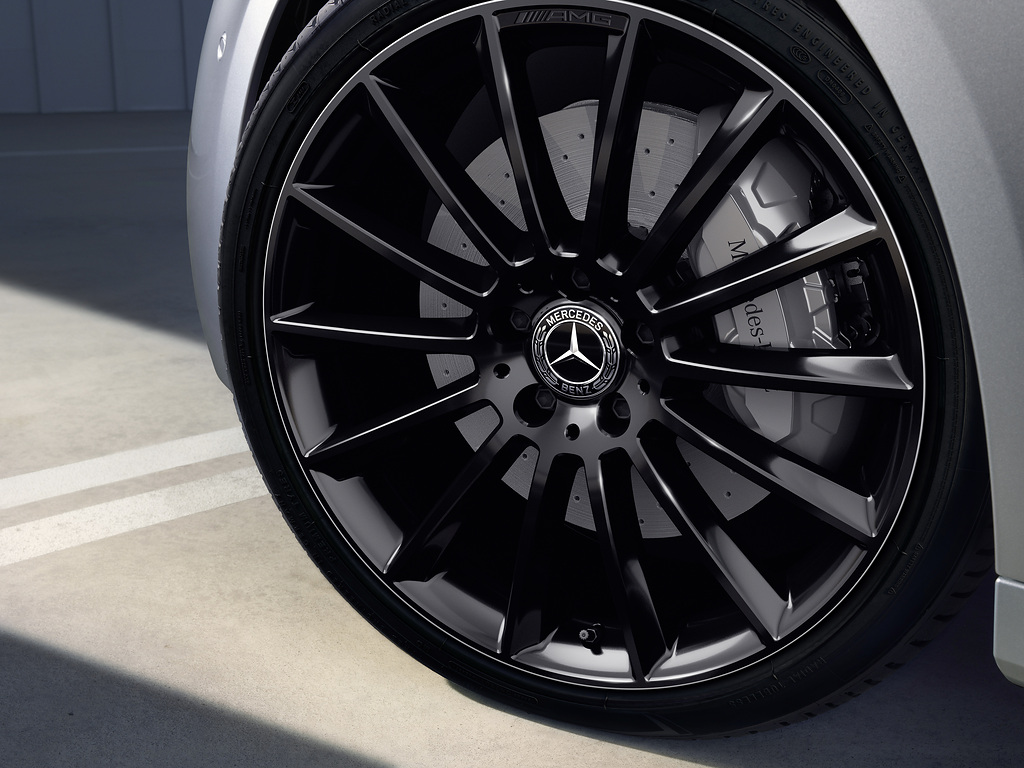 Mercedes-Benz C-Class (8).jpg