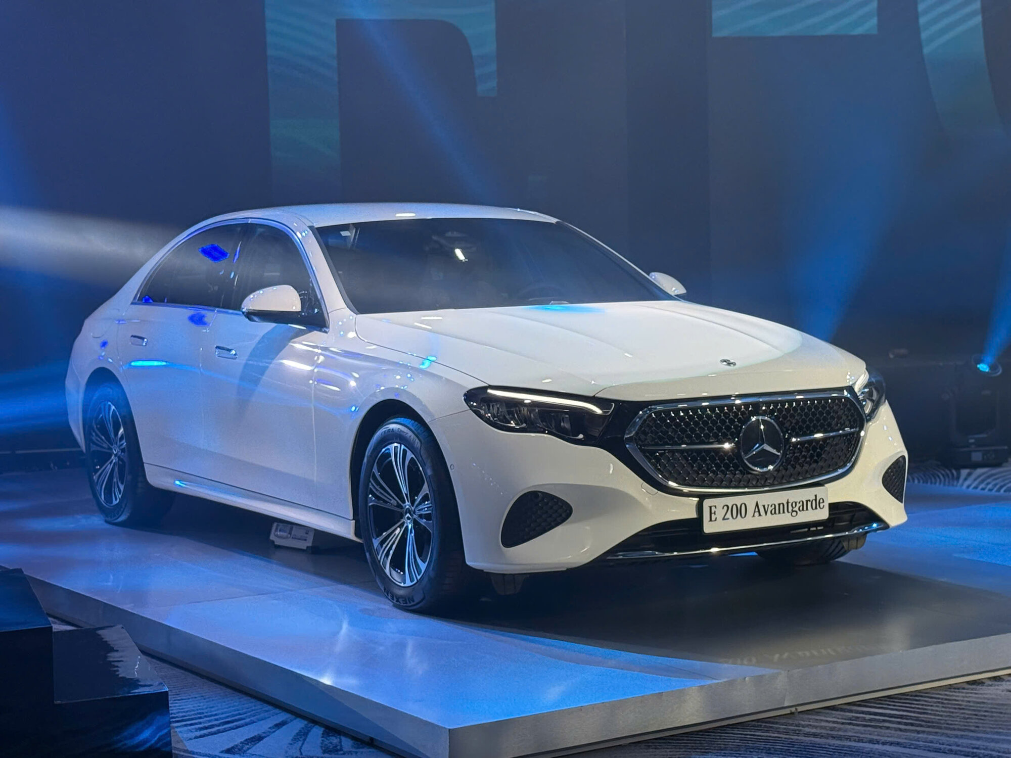 mercedes-benz-e-class-anh-3.jpg
