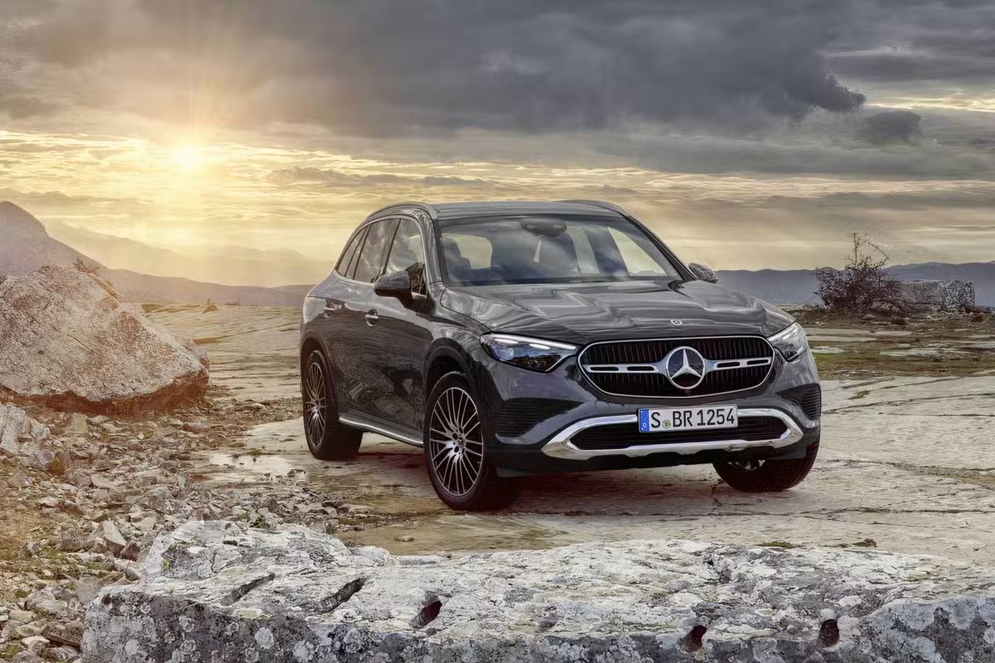 mercedes-benz-glc-eq-teaser anh -1.jpeg