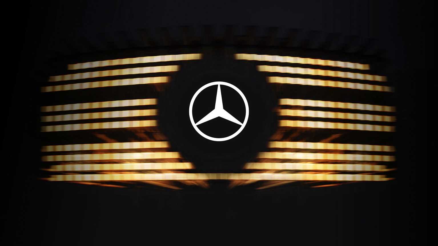 mercedes-benz-glc-eq-teaser anh -2.jpeg