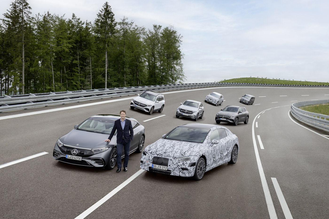 Mercedes-Benz-sẽ-trở-thành-thương-hiệu-xe-điện-vào-năm-2030-1.jpg