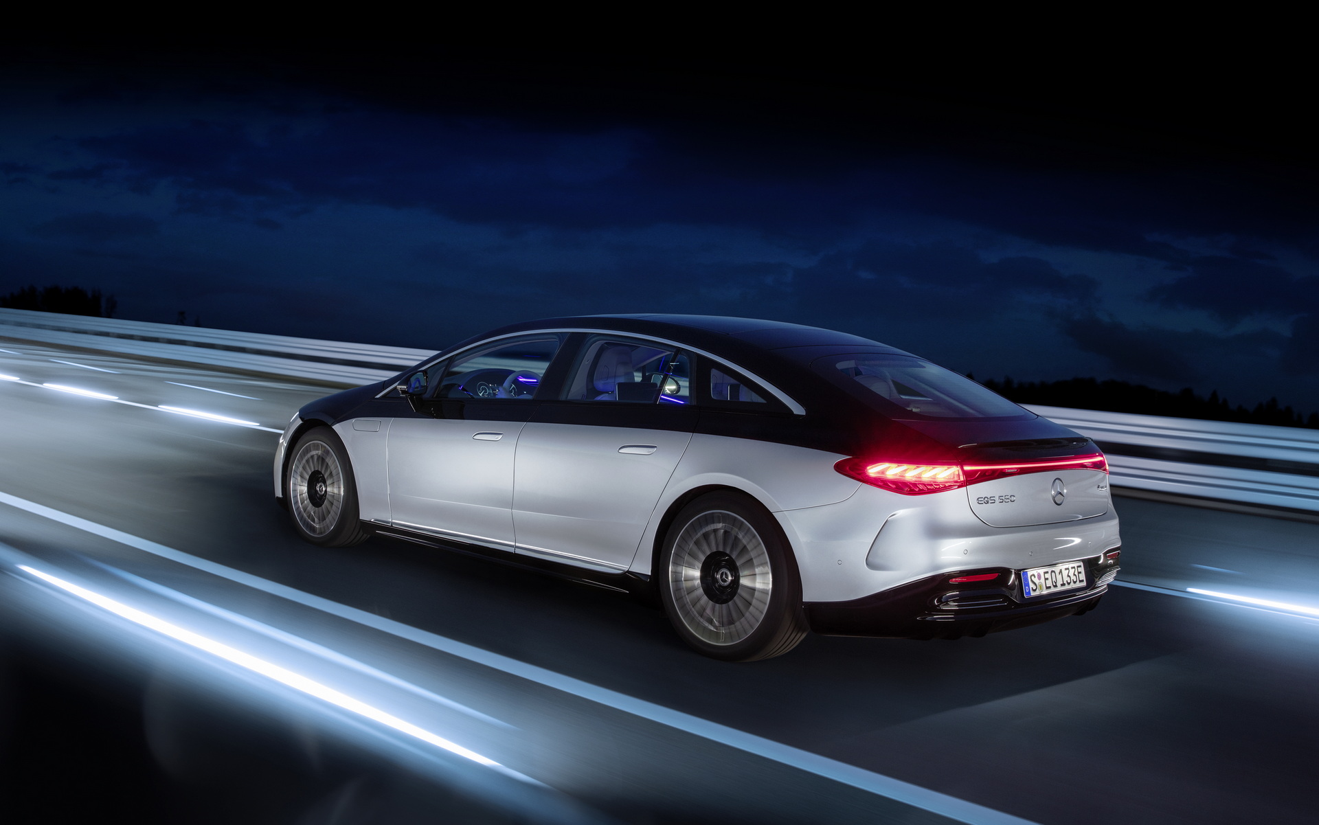 mercedes-benz-sẽ-trở-thành-thương-hiệu-xe-điện-vào-năm-2030 (2).jpg