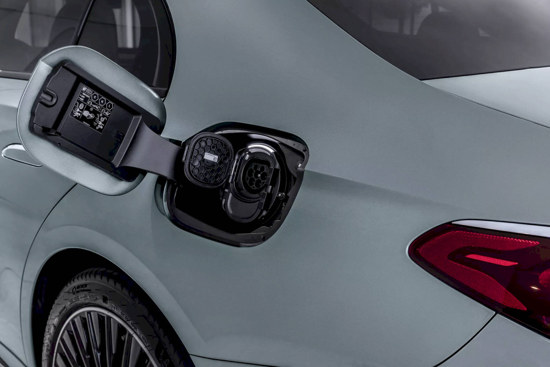 mercedes-eclass-2024-03.jpg