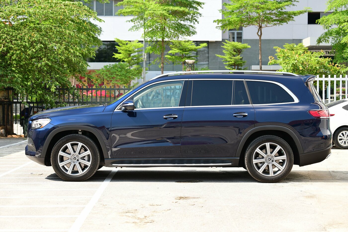 Mercedes-GLS450-4Matic-model-2021-mau-Xanh-(6).jpg