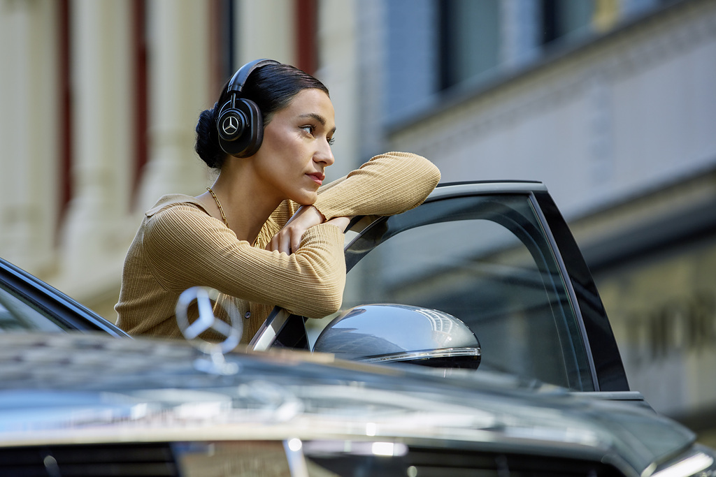Mercedes headphones (11).jpg