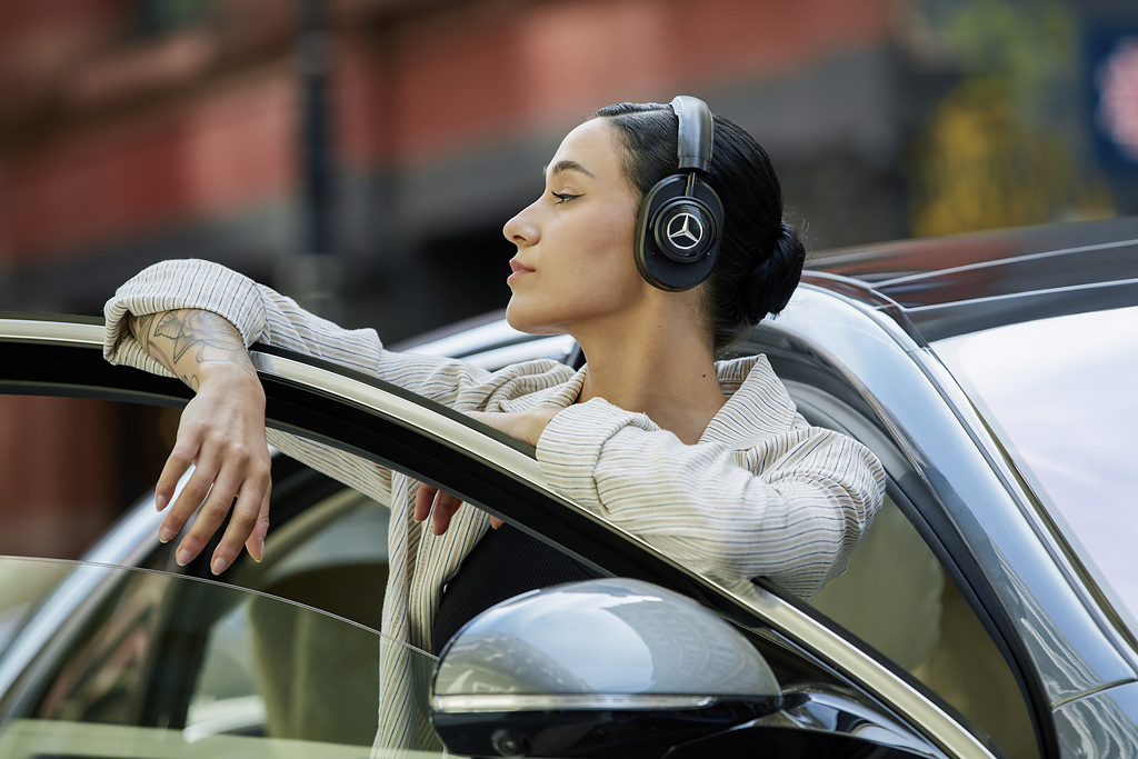 Mercedes headphones (13).jpg