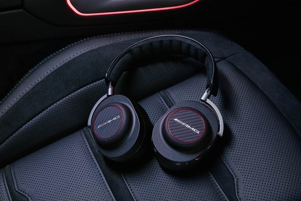 Mercedes headphones (3).jpg