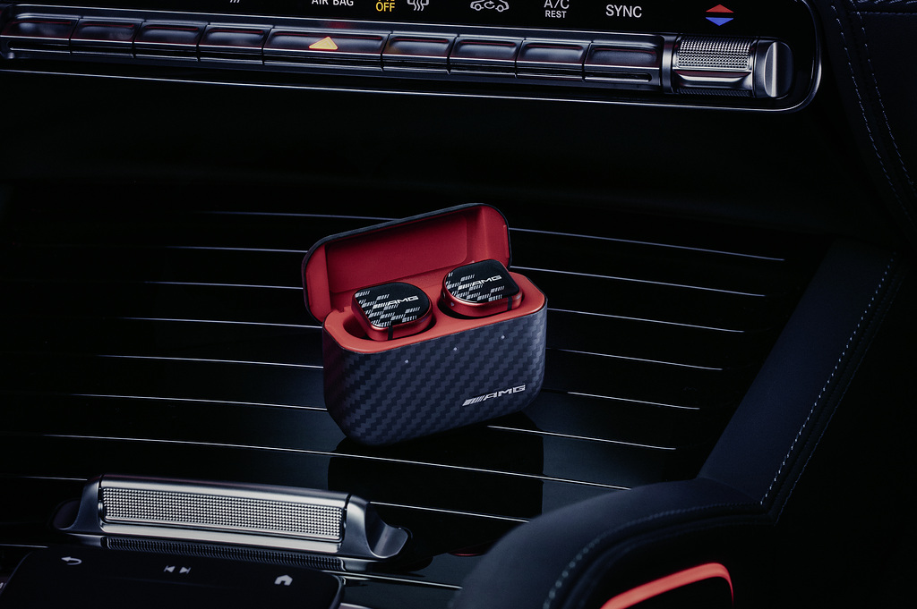 Mercedes headphones (4).jpg