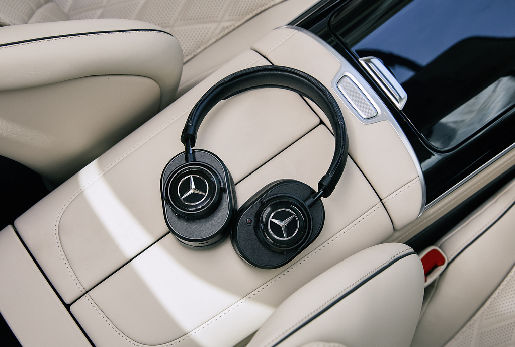 Mercedes headphones (8).jpg