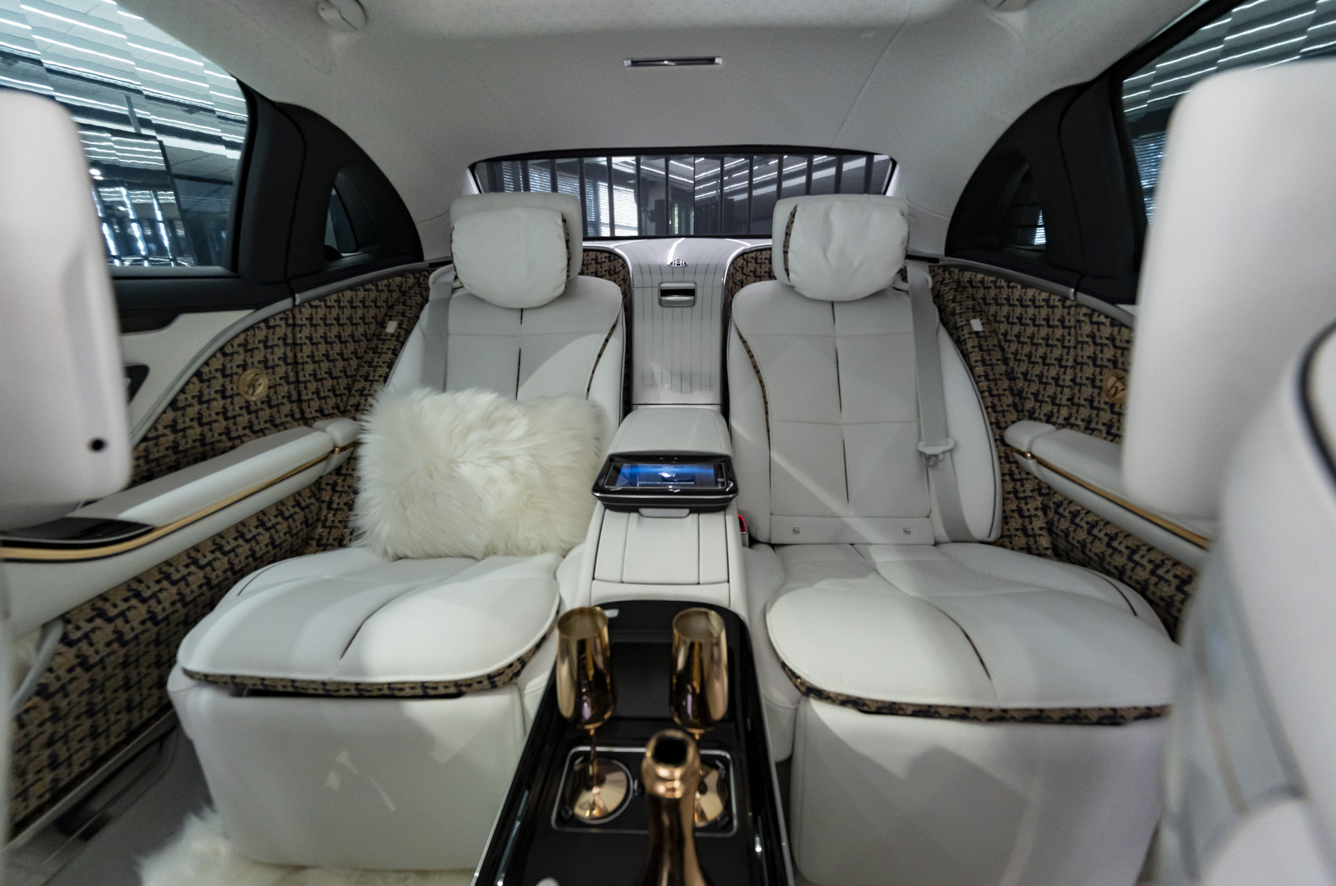 Mercedes-Maybach S-Class (24).JPG
