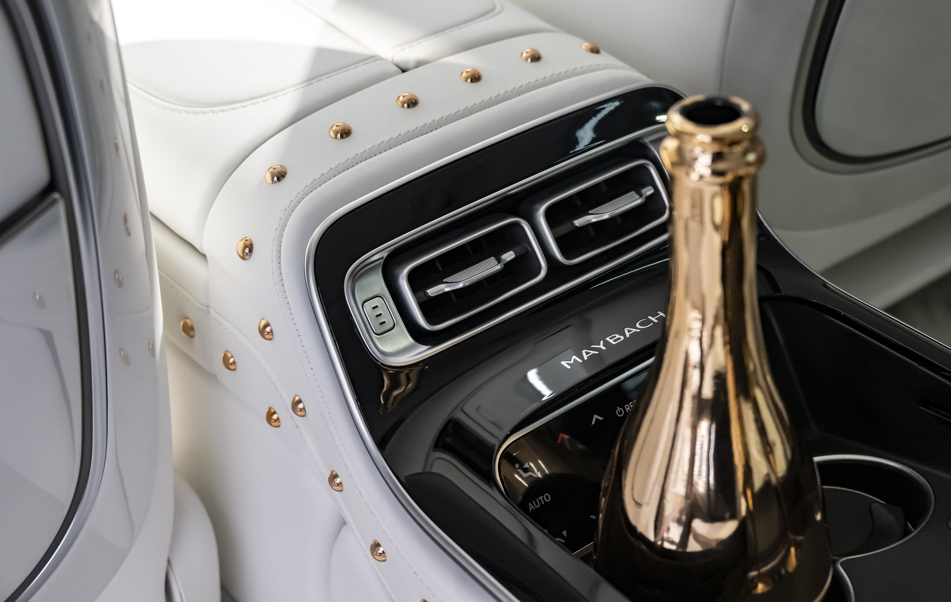 Mercedes-Maybach S-Class (28).JPG