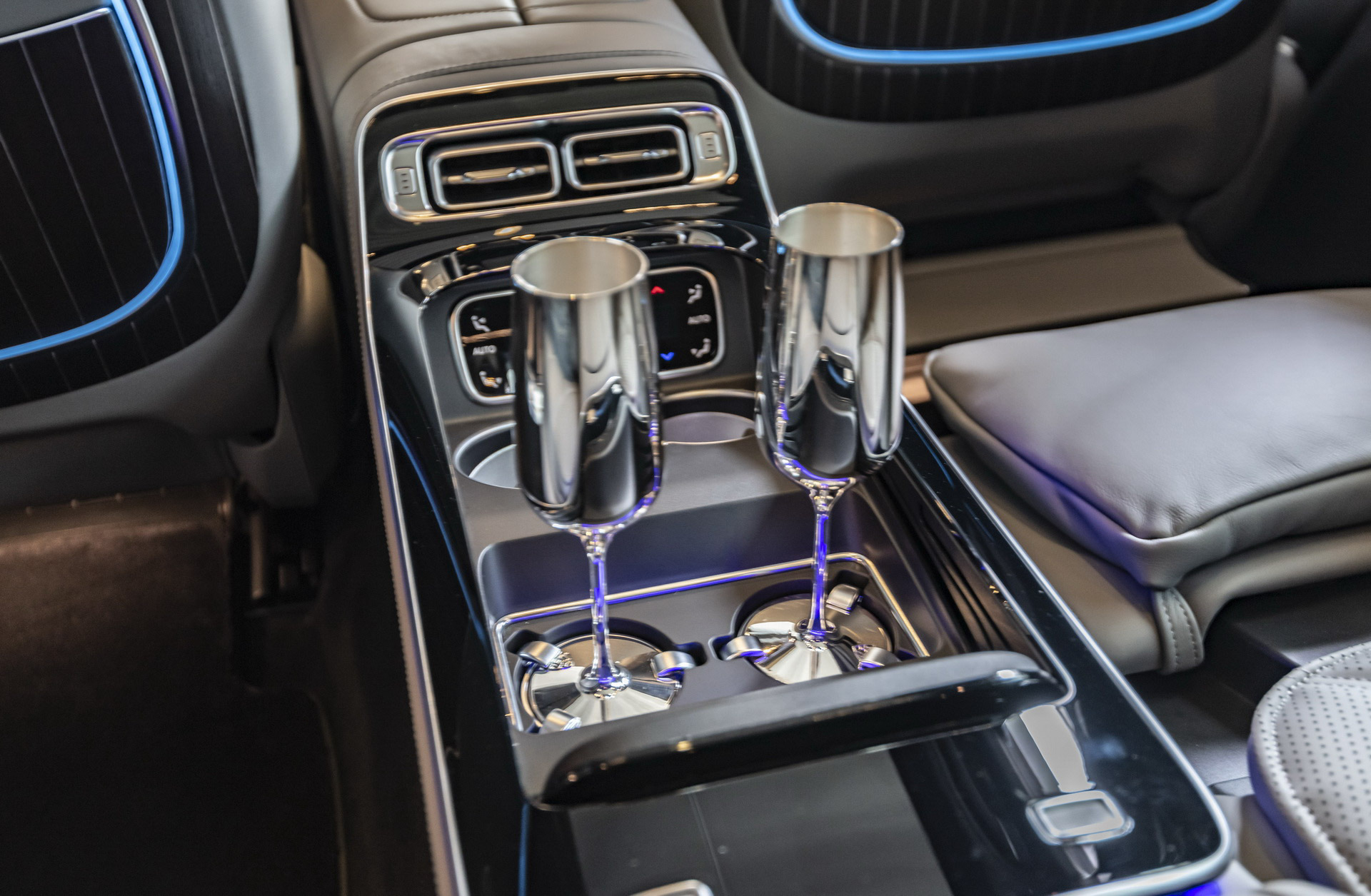 Mercedes-Maybach S580 & S680 (6).JPG