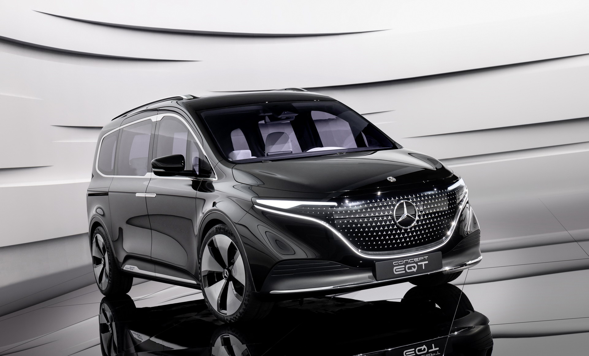 Mercedes-ra-mắt-minivan-điện-EQT-Concept (29).jpg