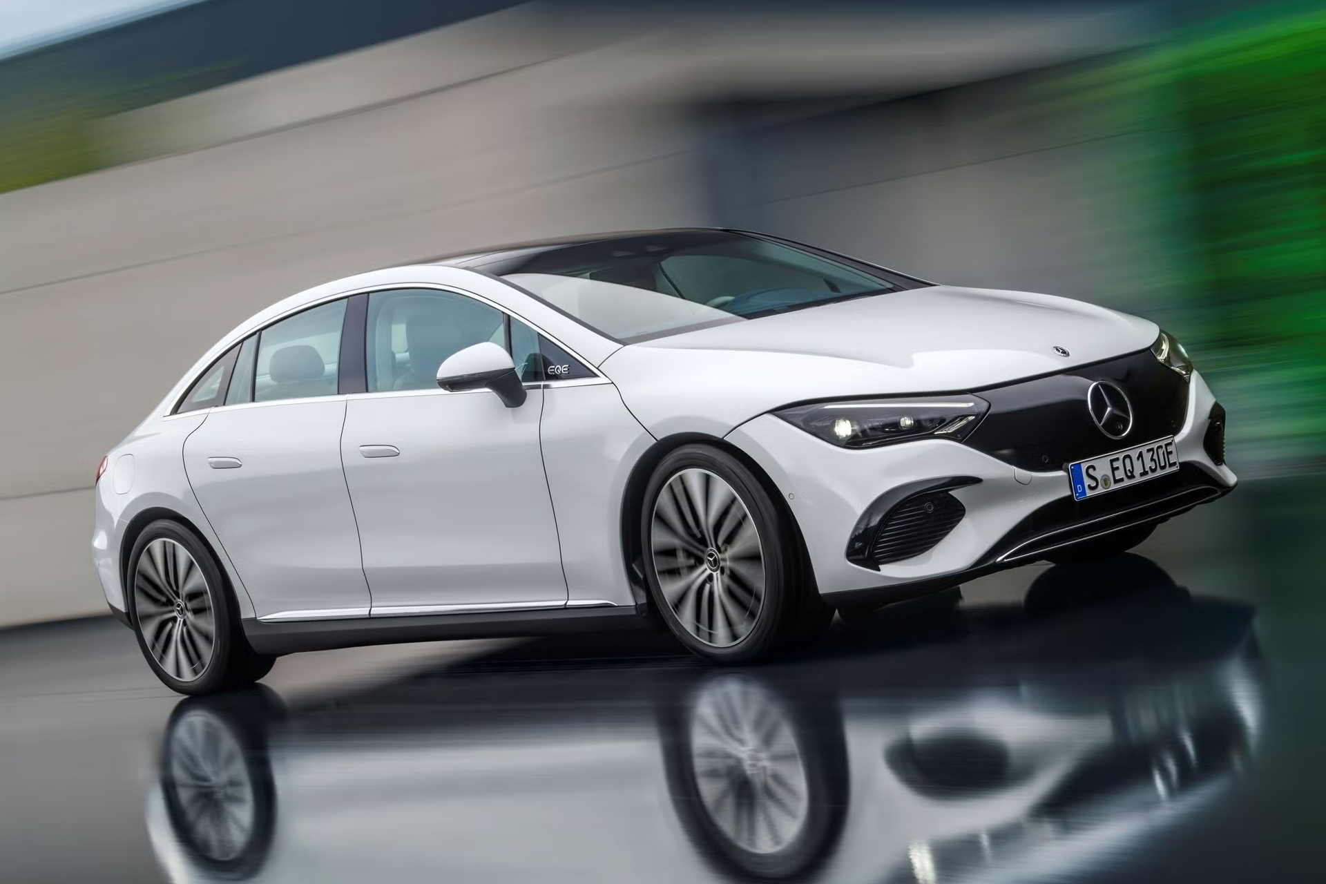 Mercedes_Benz_EQE_Sedan_EV_BEV_3.png
