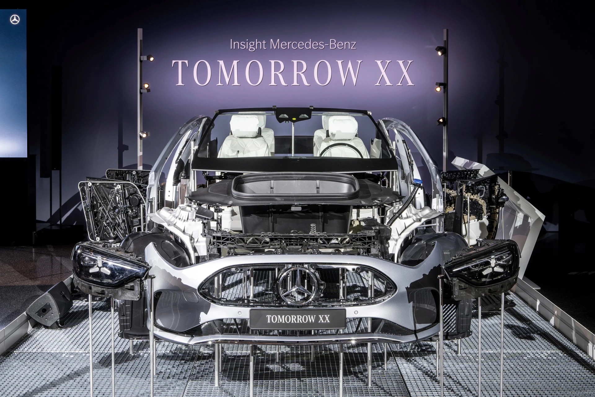 Mercedes_Benz_Tomorrow_XX_1.jpg
