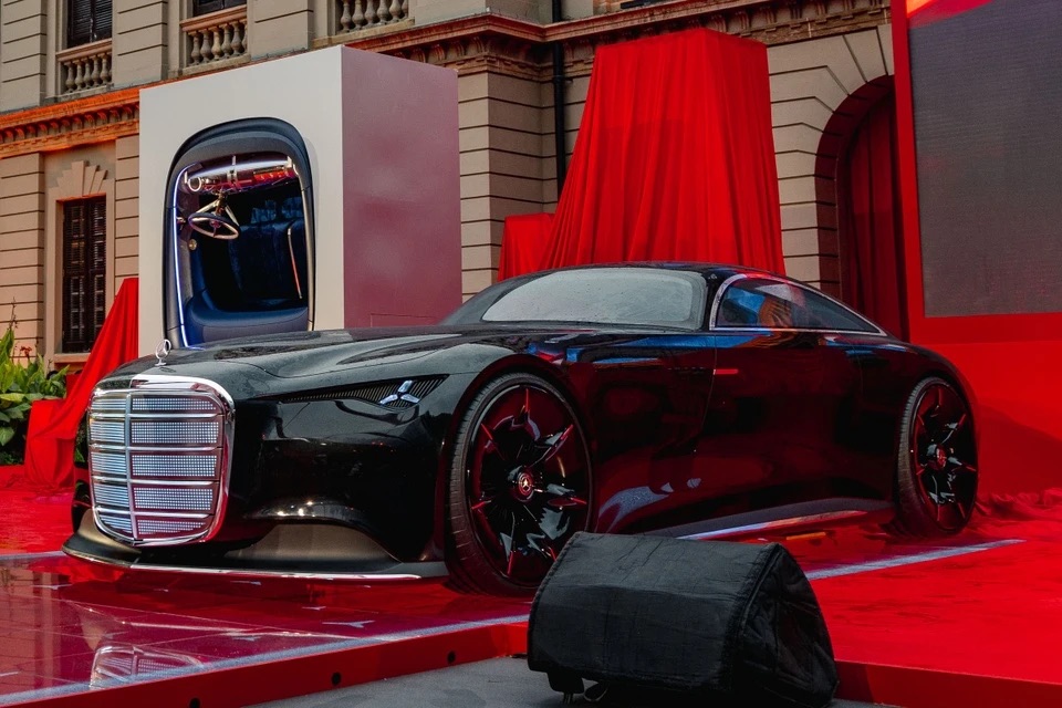 Mercedes_Benz_Vision_Iconic_1.jpg
