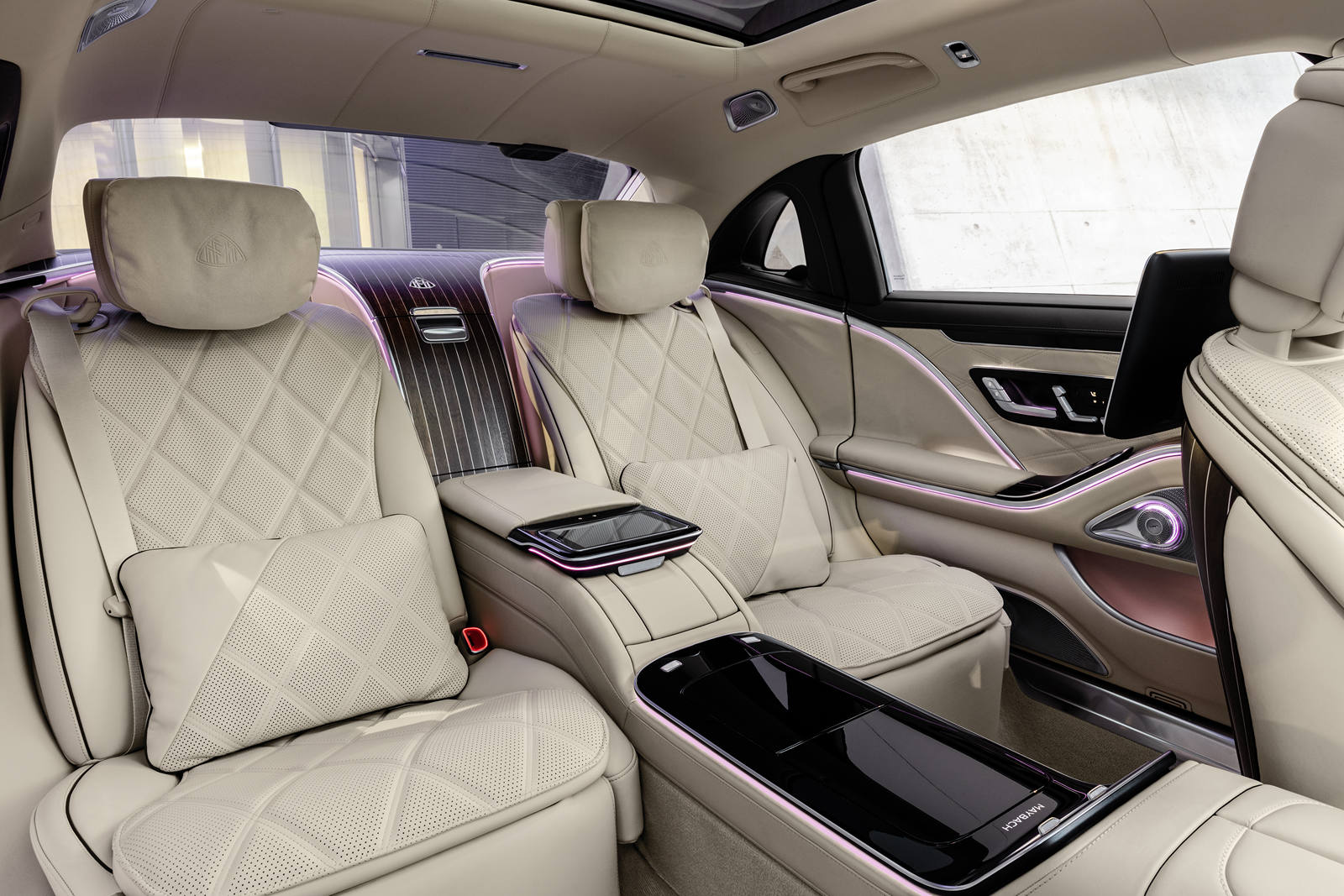 mercedesmaybach_s680_2022vn_17.jpg