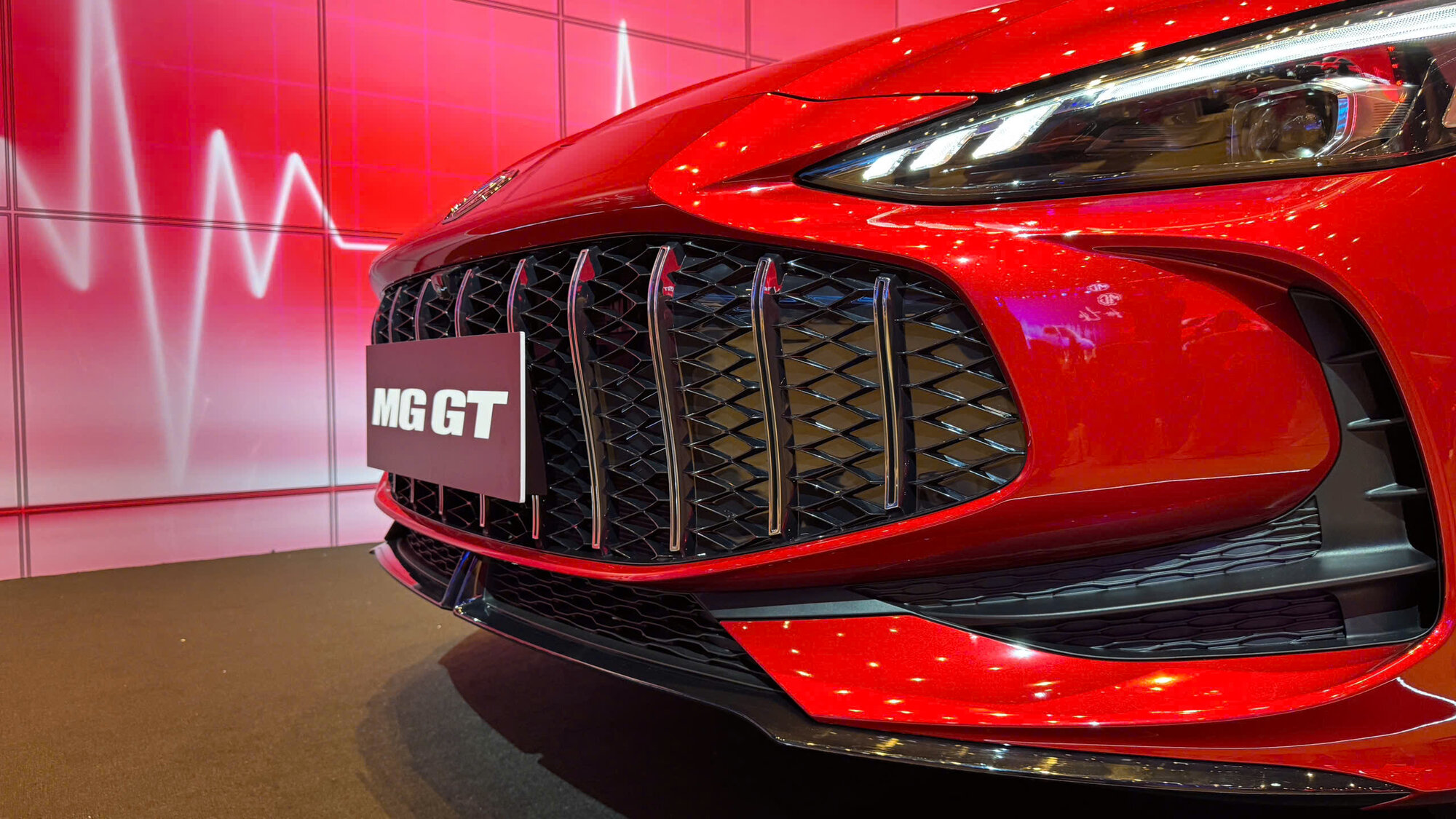 MG-GT-mới-giá-từ-518-triệu-đồng (12).jpg