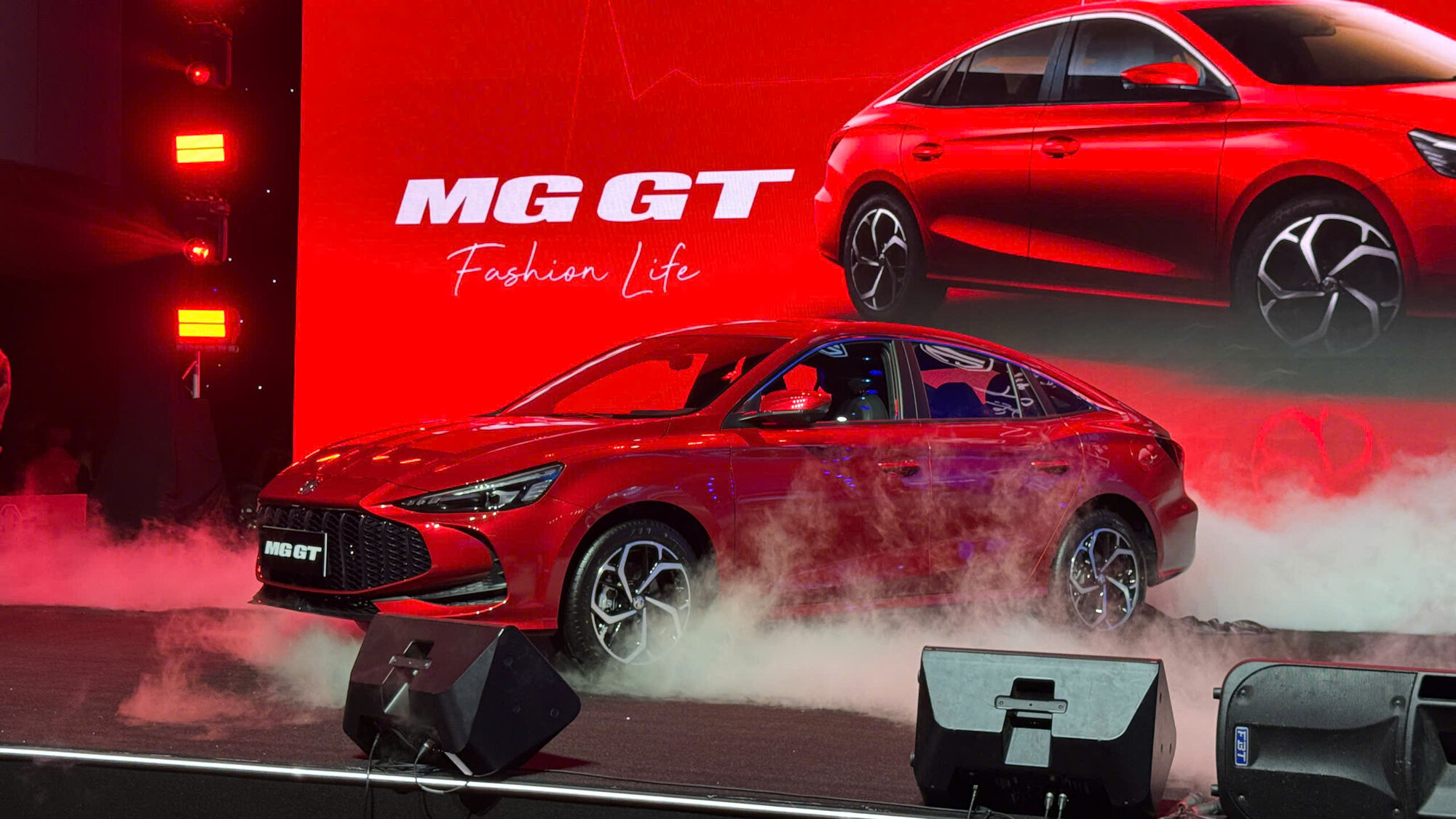 MG-ra-mắt-bộ-đôi-MG-ZS-và-MG-GT (3).jpg
