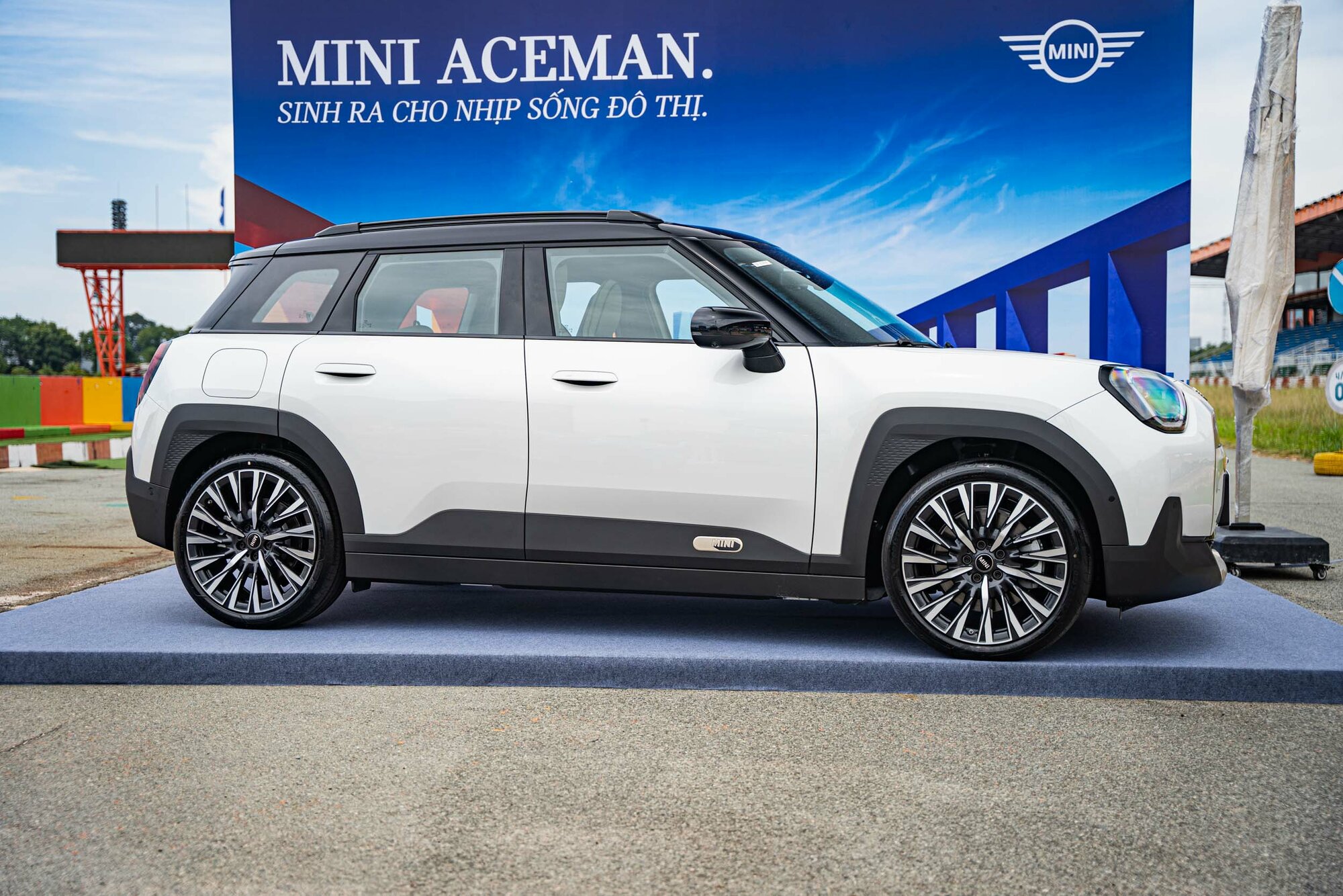 Mini-Aceman-EV-giá-hơn-hai-tỷ-đồng (16).jpg