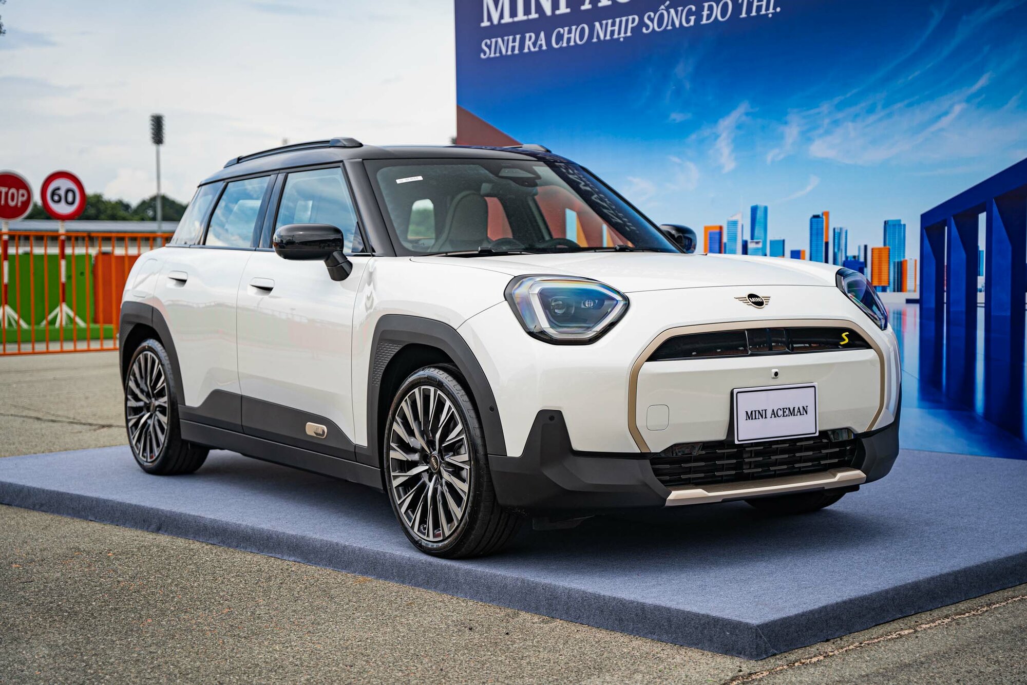 Mini-Aceman-EV-giá-hơn-hai-tỷ-đồng (17).jpg