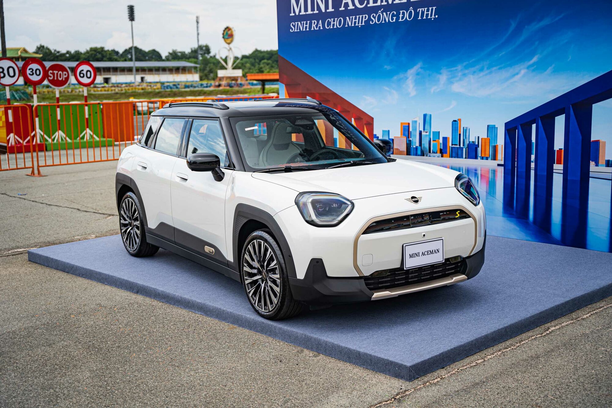 Mini-Aceman-EV-giá-hơn-hai-tỷ-đồng (5).jpg