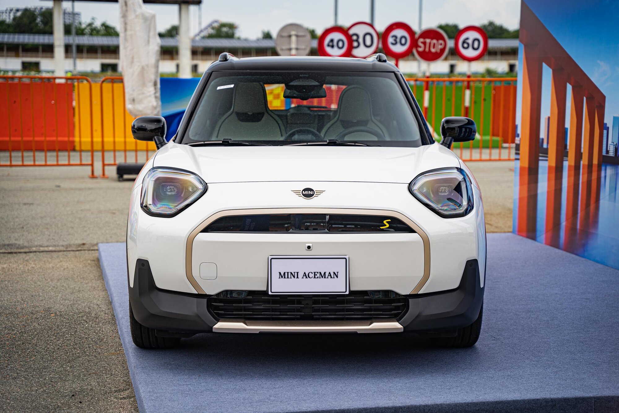 Mini-Aceman-EV-giá-hơn-hai-tỷ-đồng (6).jpg