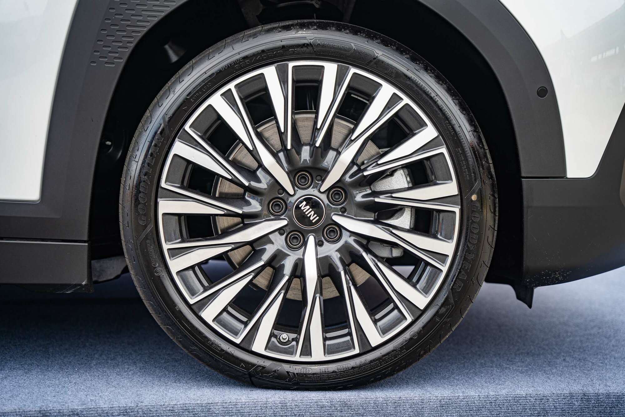 Mini-Aceman-EV-giá-hơn-hai-tỷ-đồng (8).jpg