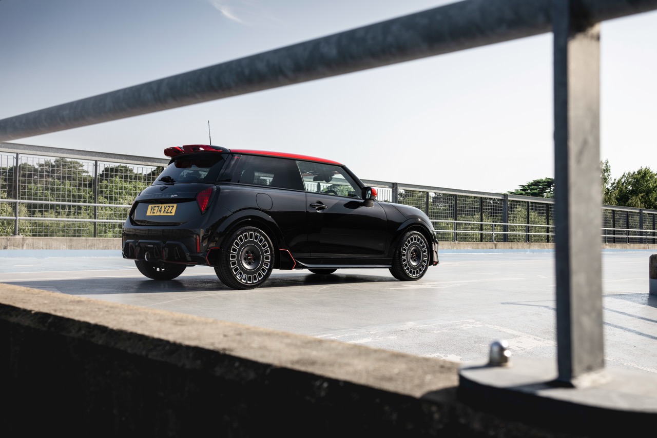 mini-John-Cooper-Works-anh-1.jpeg