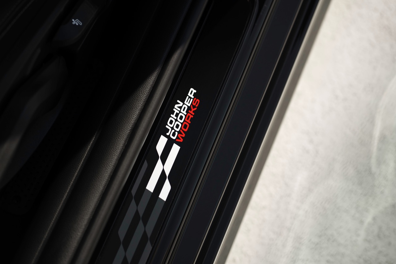mini-John-Cooper-Works-anh-13.jpeg