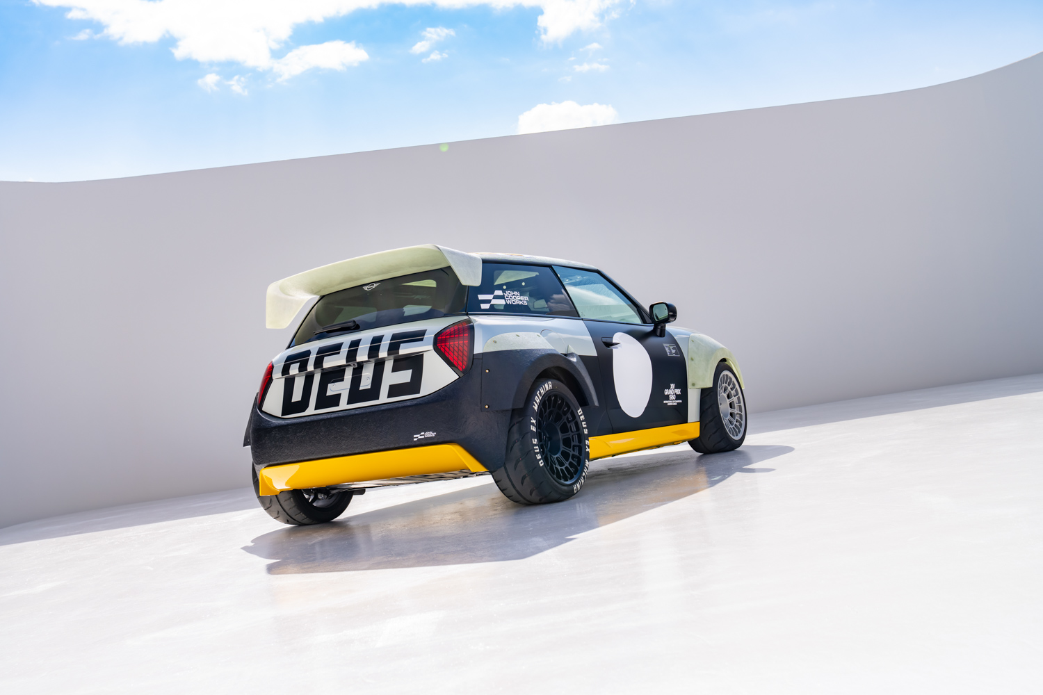  MINI và Deus Ex Machina-anh-_2.jpg