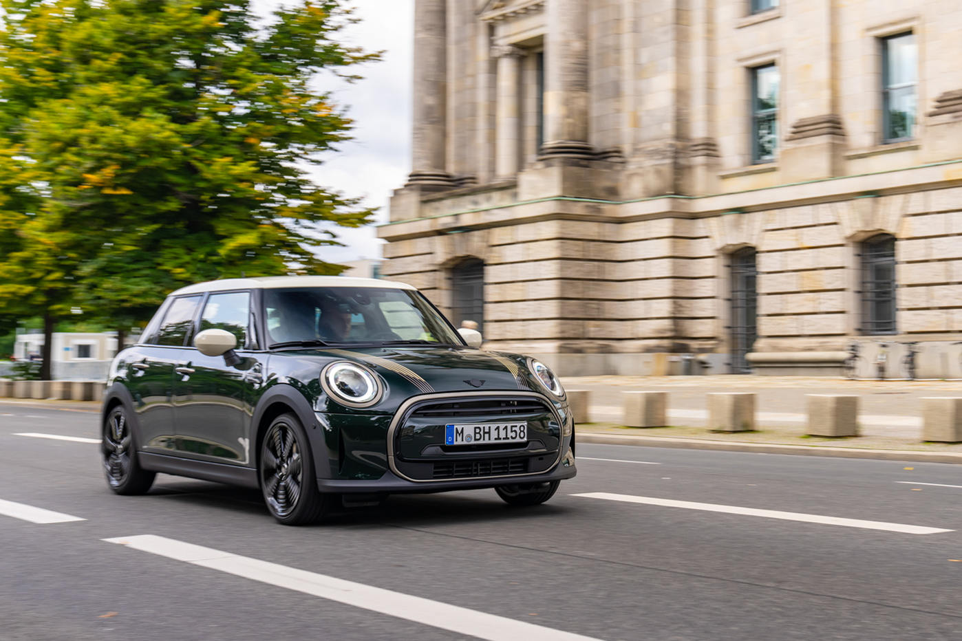 mini5door_resolute_00.jpg