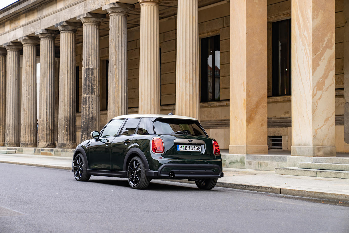 mini5door_resolute_05.jpg