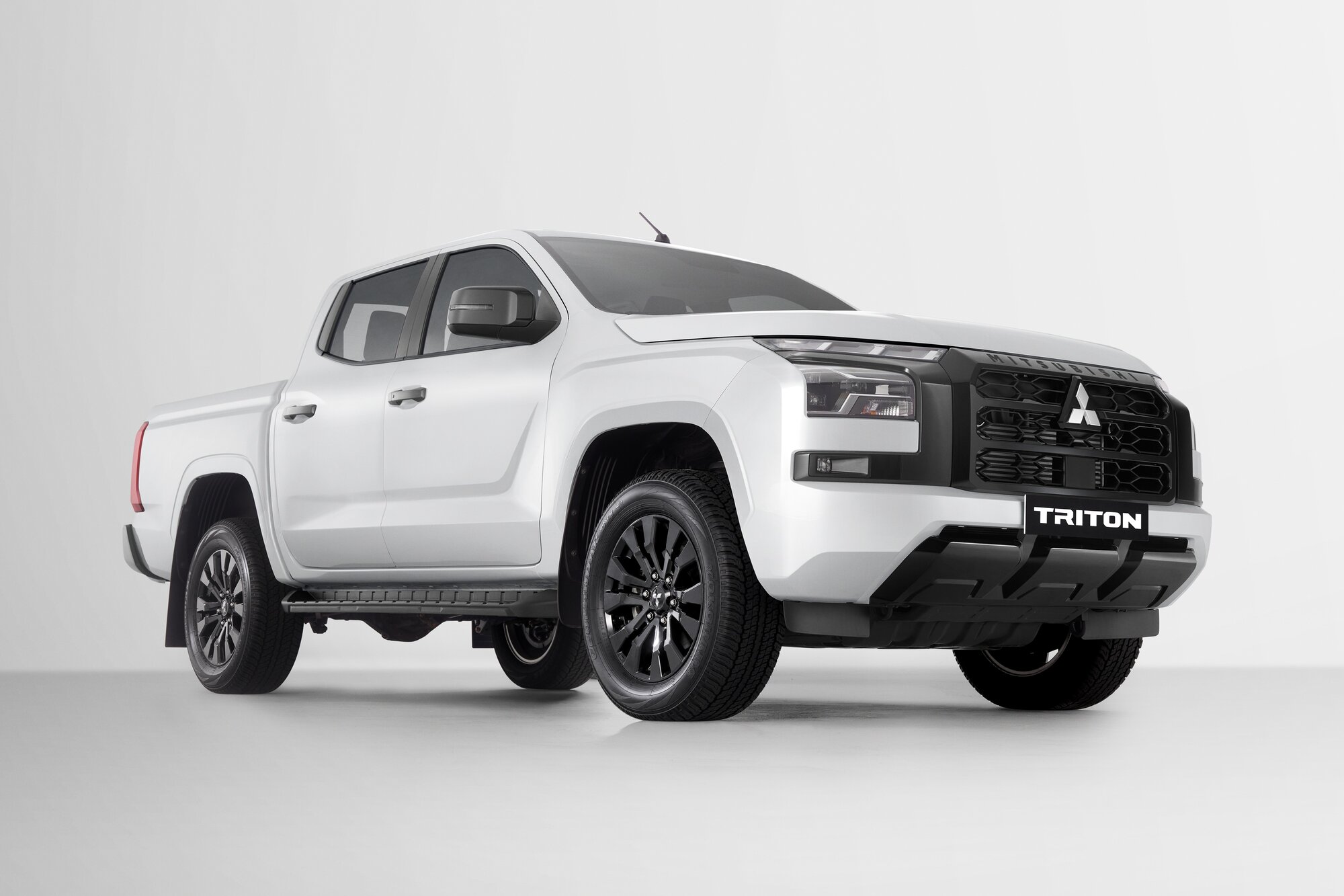 mitsubishi-triton-anh-1.jpg