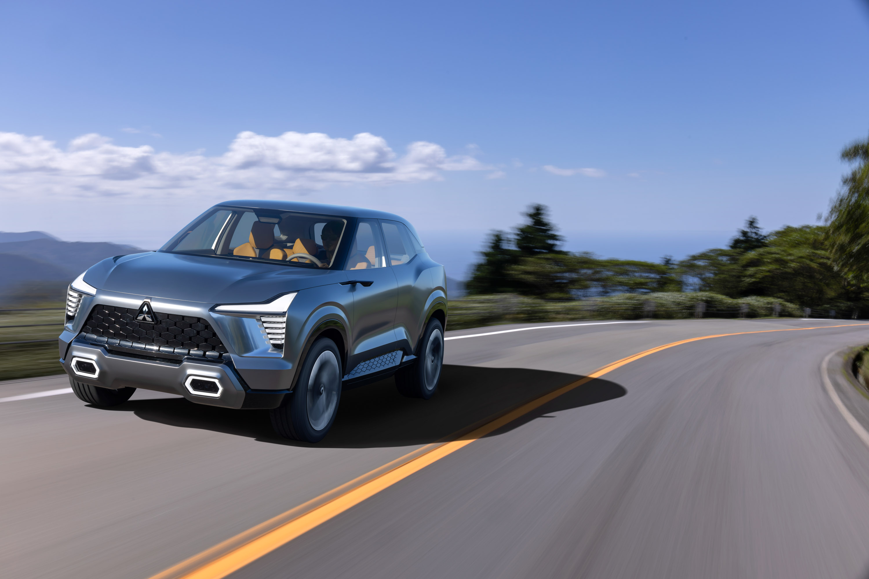 mitsubishi-xfc-concept-anh-_10.jpg
