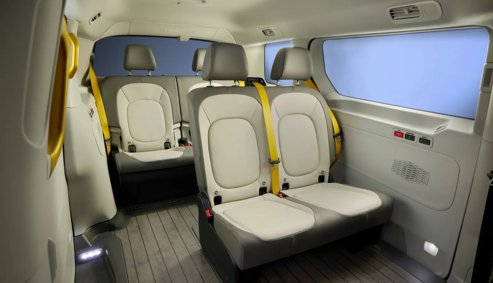 MOIA-ID.-BUZZ-AD-SEATS.jpeg