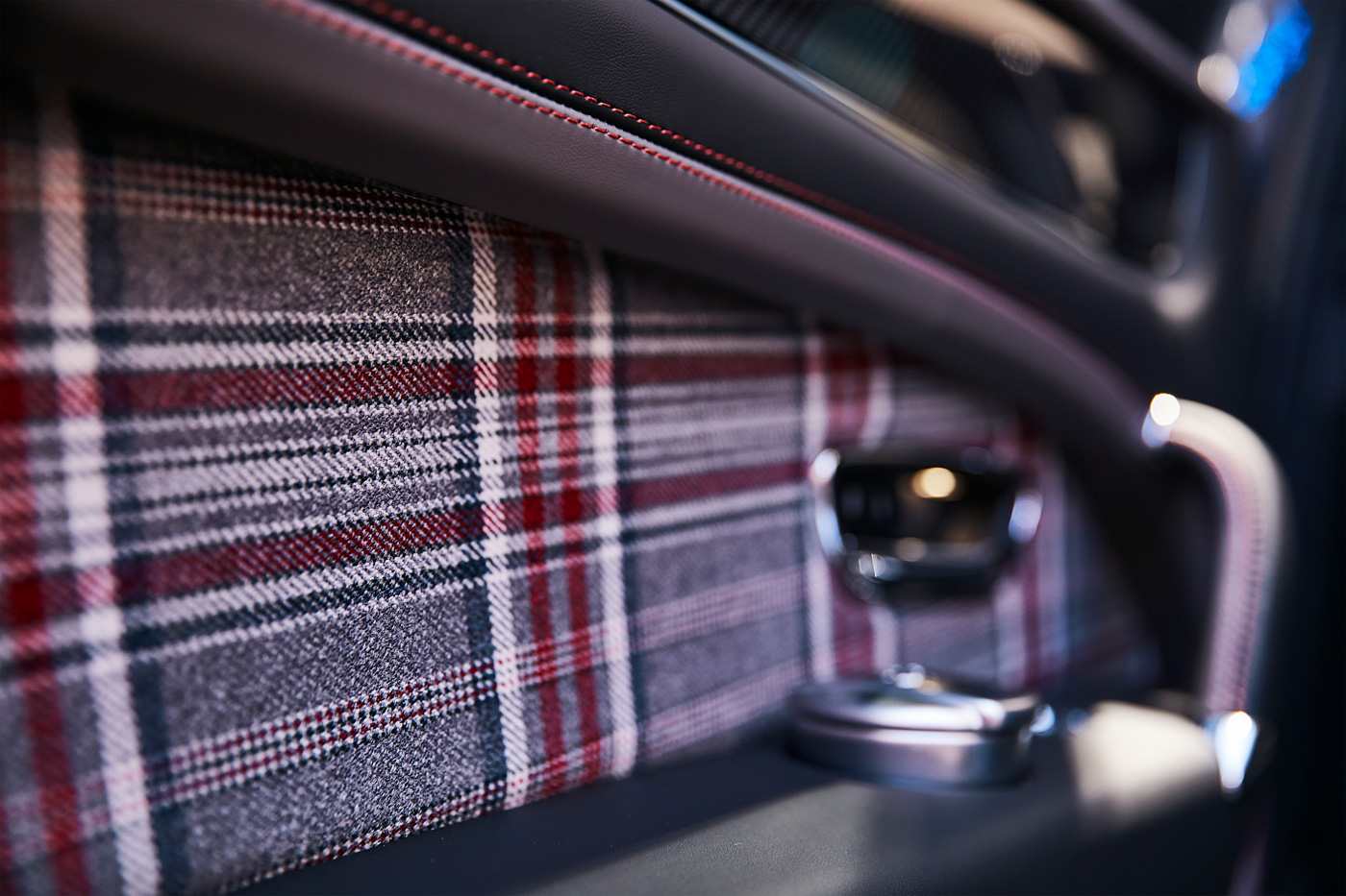Mulliner-đánh-dấu-cột-mốc-chiếc-Bentley-cá-nhân-hóa-thứ-1.000-15.jpg