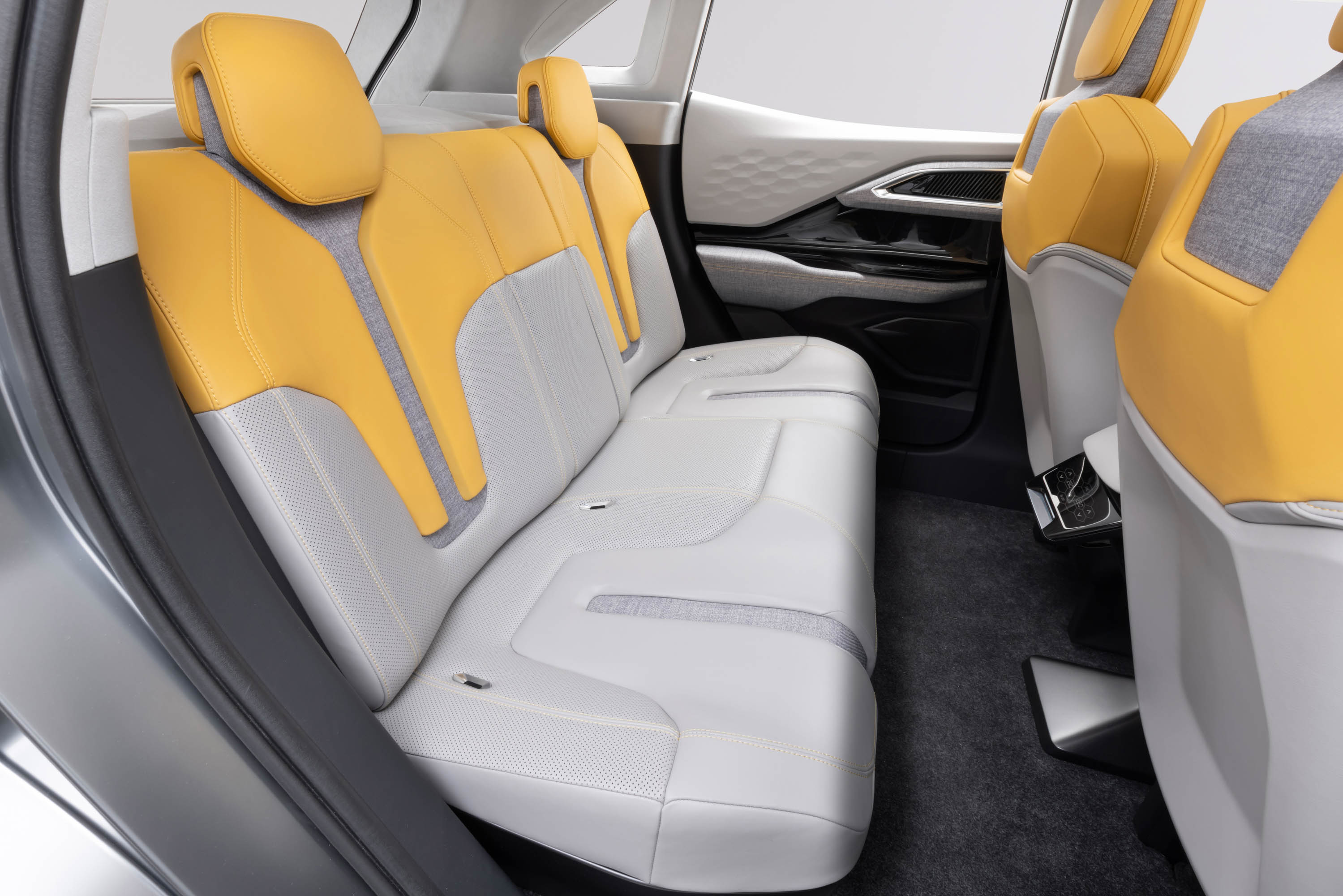 new-mitsubishi-xfc-concept-anh-_2.jpg