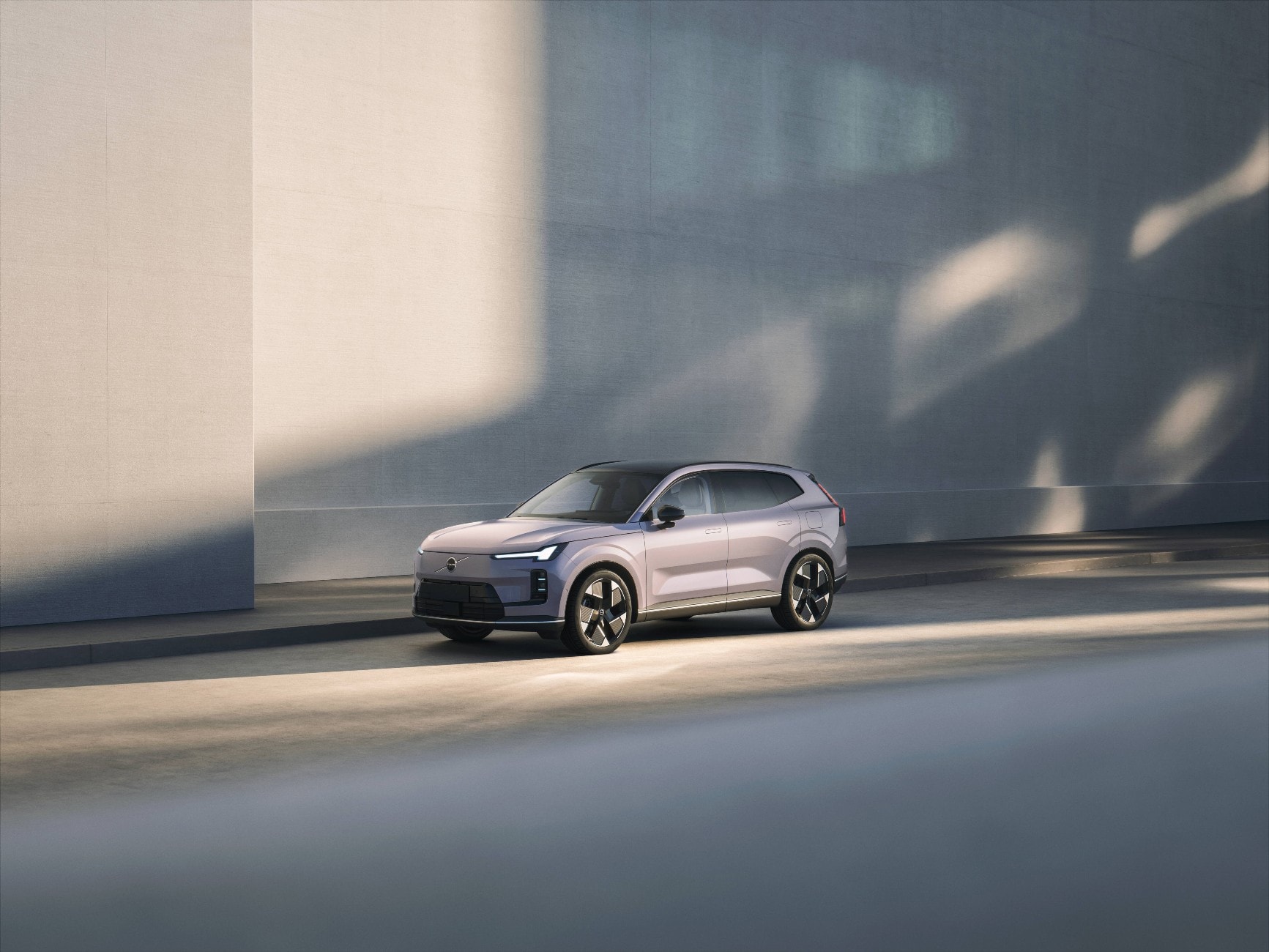 new-volvo-xc70-plug-in-hybrid-suv-goes-live-with-massive-electric-range_11.jpg