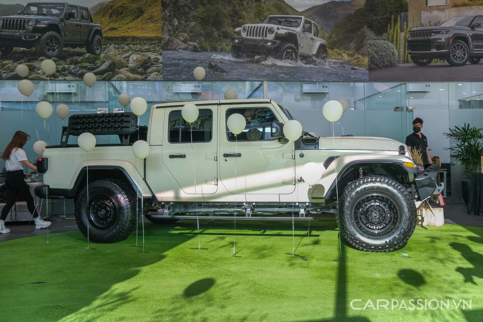 Ngo-thanh-van-mua-jeep-gladiator-anh-45-scaled.jpg