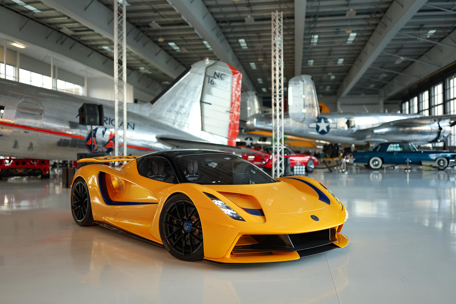 những-mẫu-xe-được-Lotus-mang-đến-Monterey-Car-Week-2021 (1).jpg