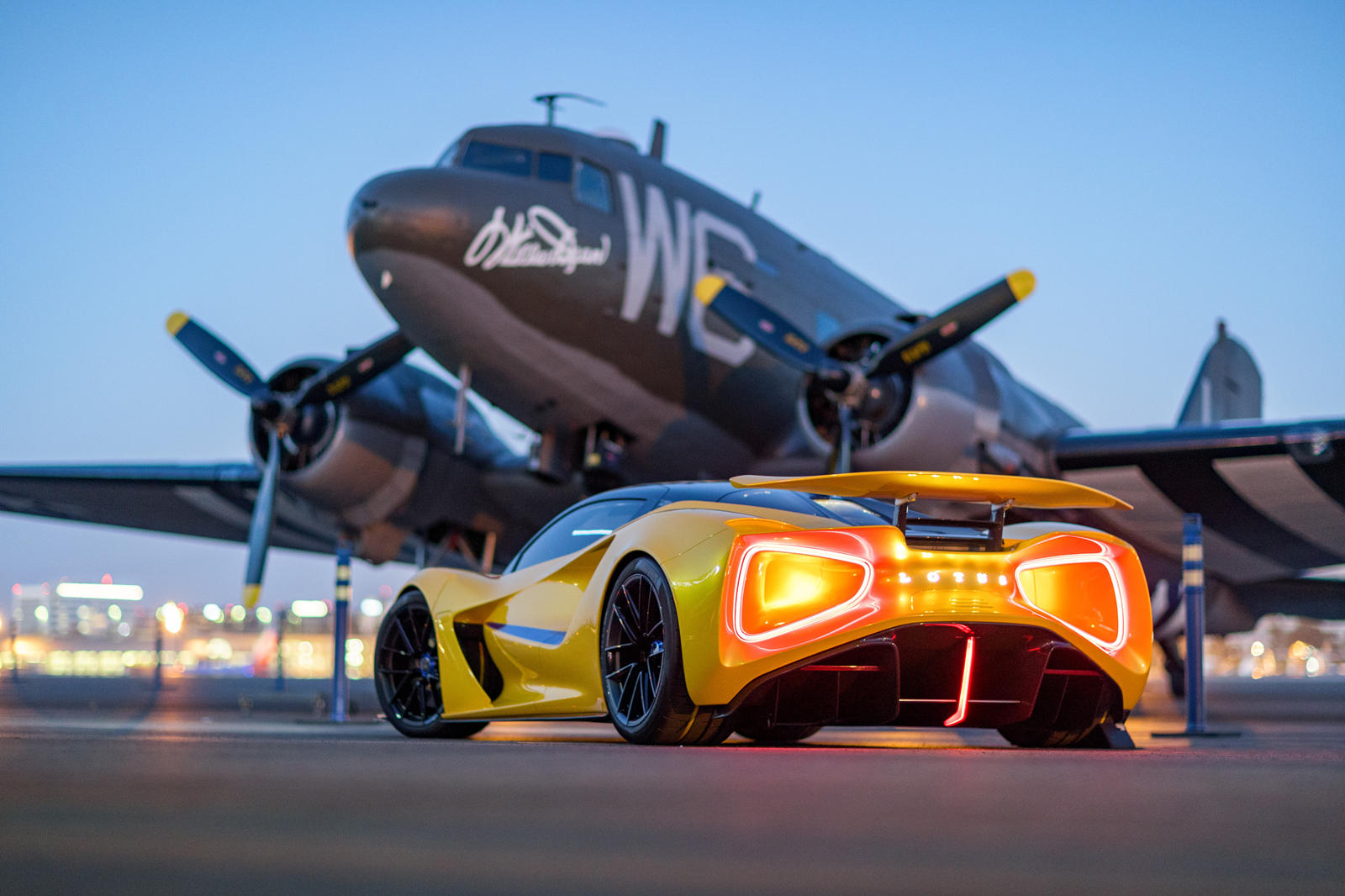 những-mẫu-xe-được-Lotus-mang-đến-Monterey-Car-Week-2021 (4).jpg