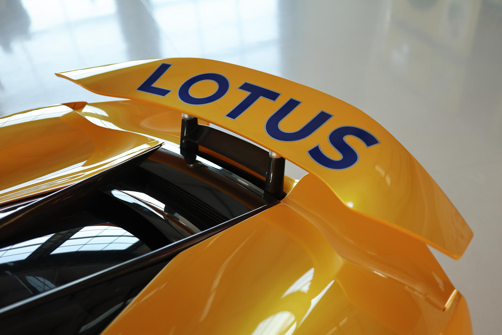 những-mẫu-xe-được-Lotus-mang-đến-Monterey-Car-Week-2021 (7).jpg