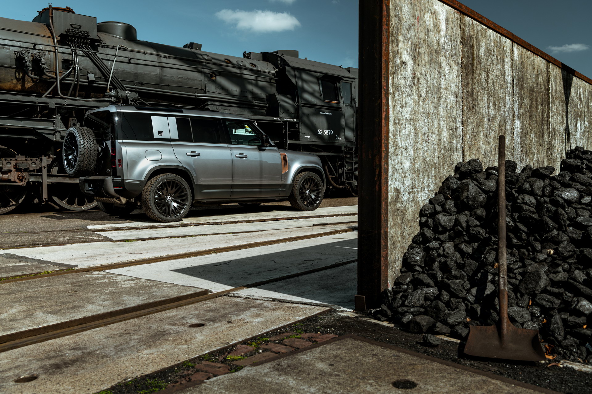 niels-van-roij-2021-land-rover-defender-rust-13.jpg