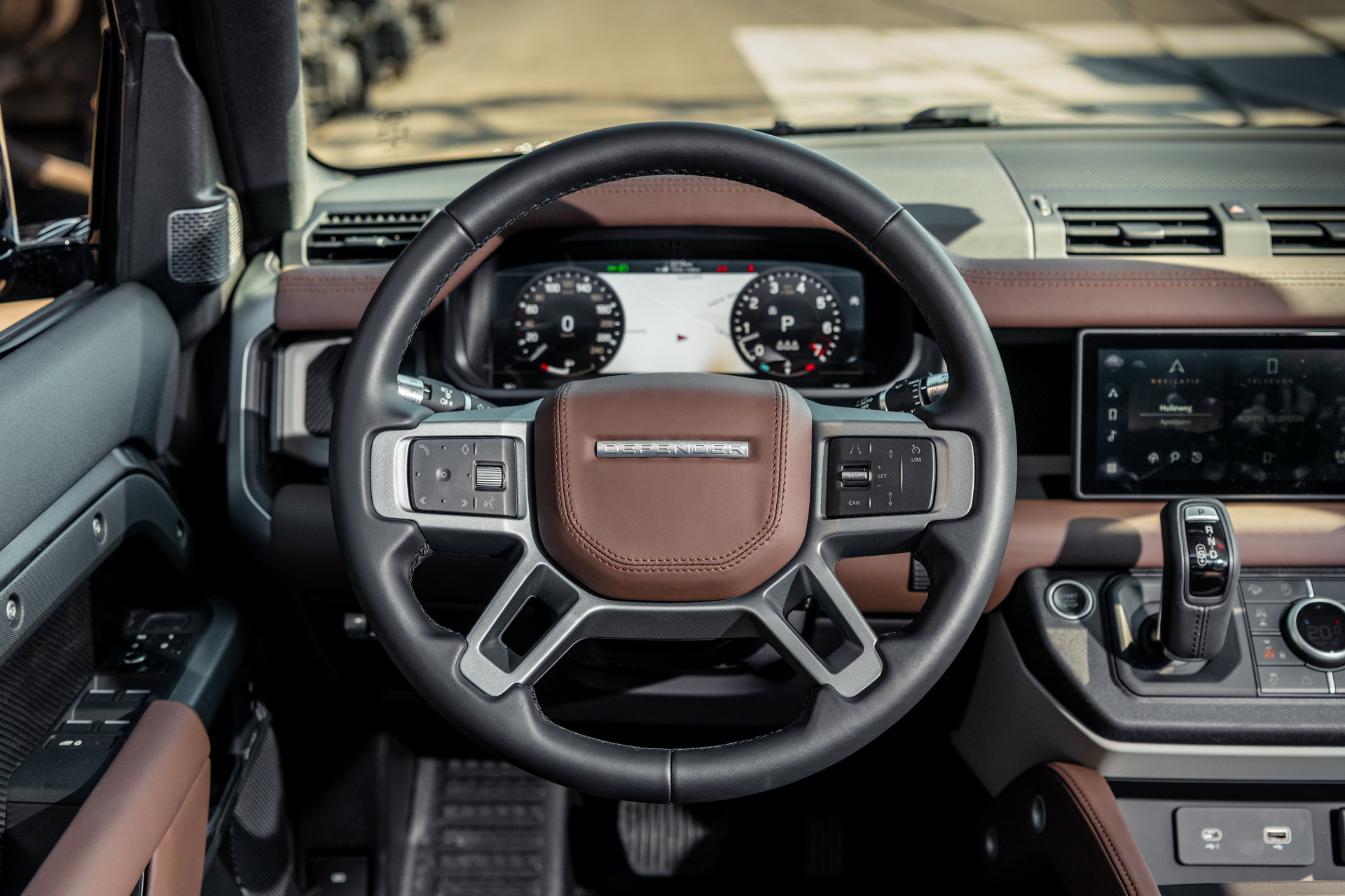 niels-van-roij-2021-land-rover-defender-rust-17.jpg