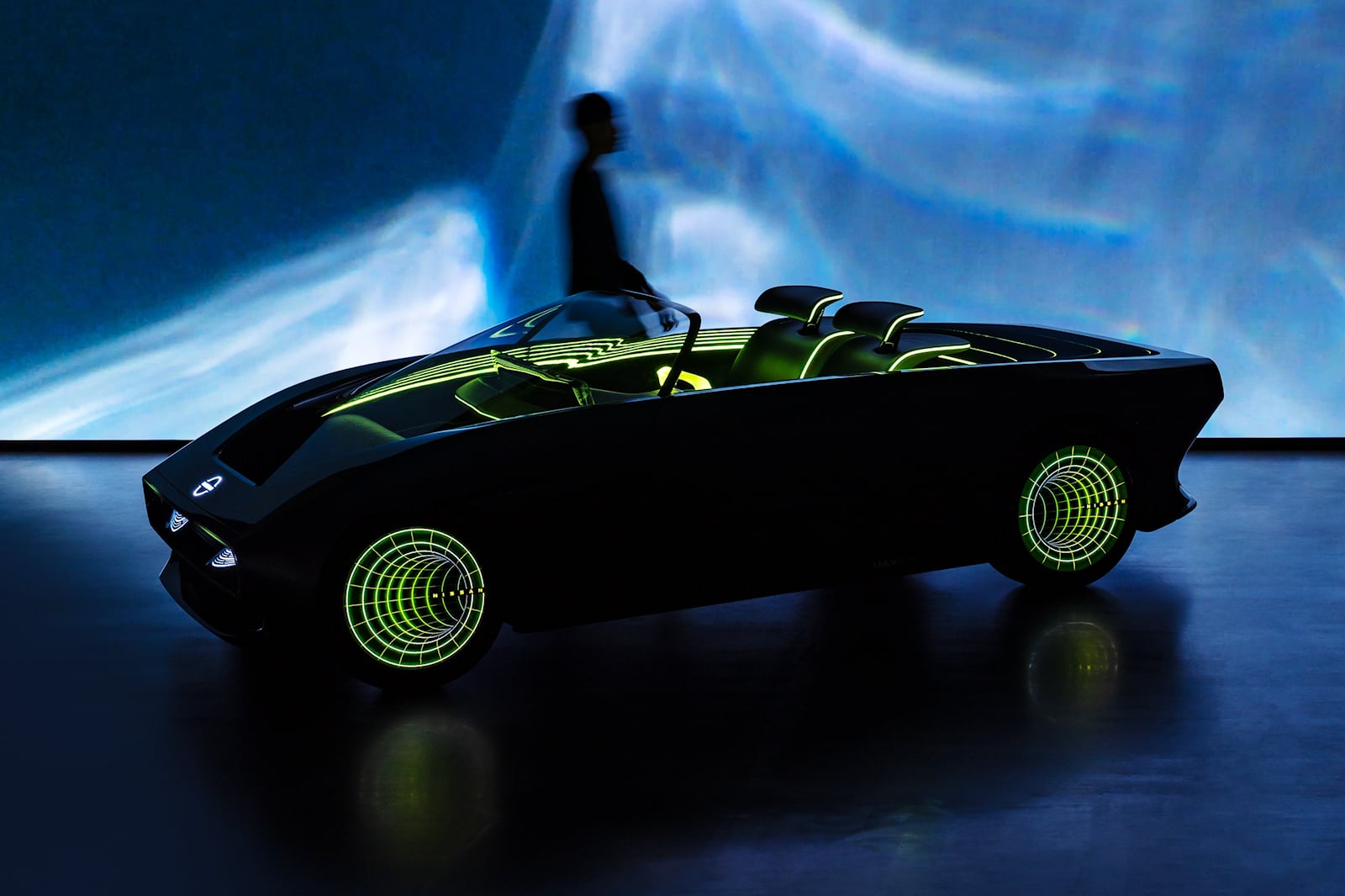 nissan-maxout-04.jpg