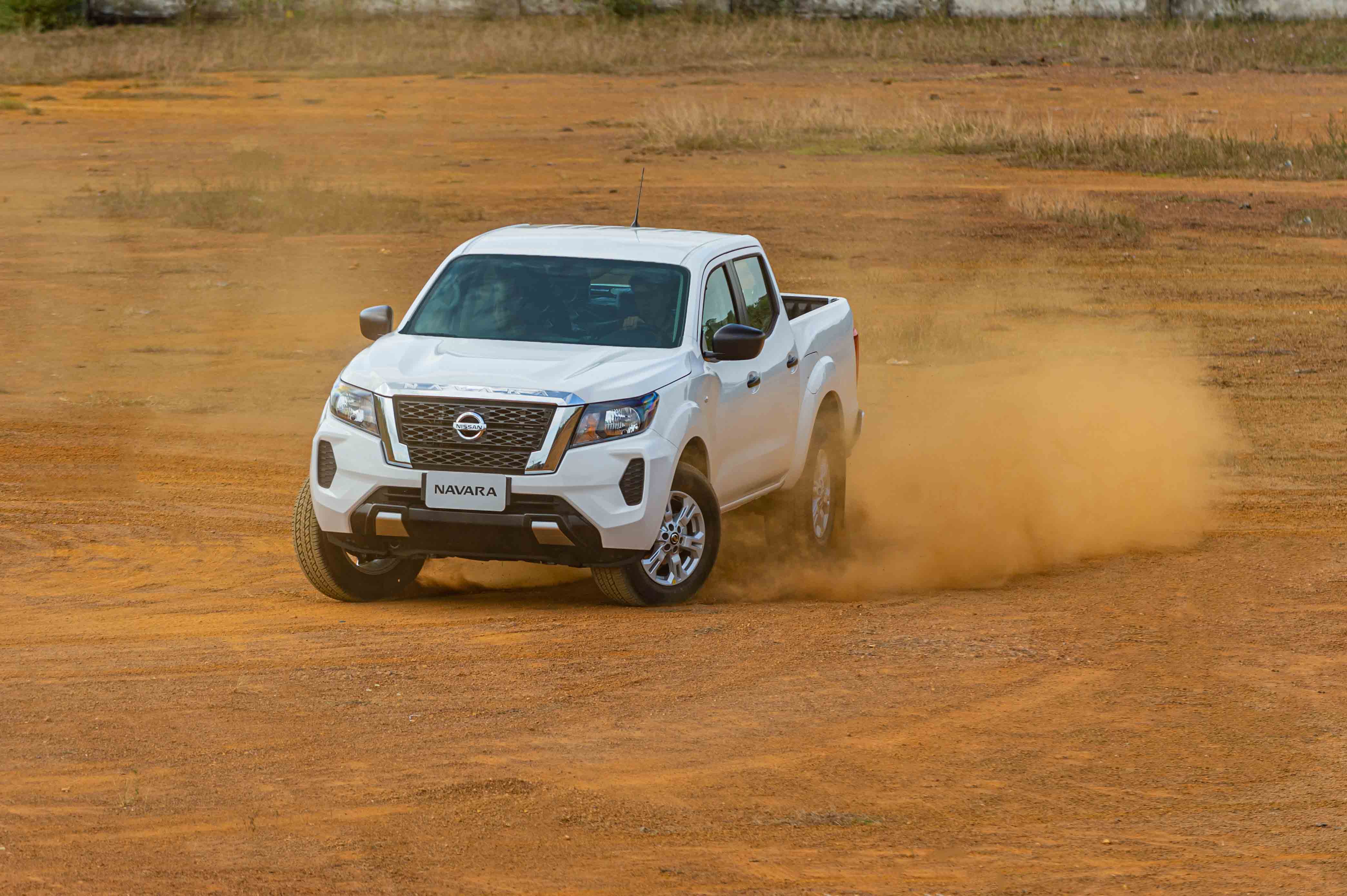 nissan-navara-1-cau-anh-9.jpg