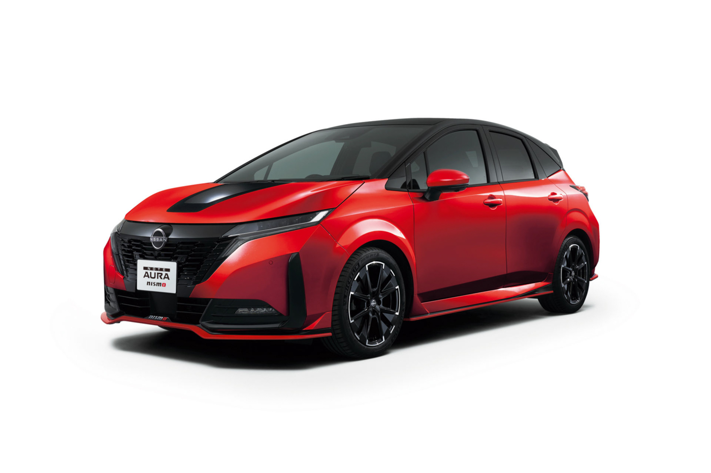 Nissan-note-aura-nismo-lieu-toyota-yaris-va-honda-jazz-co-the-dau-lai-doi-thu-nang-ky-trong-la...JPG