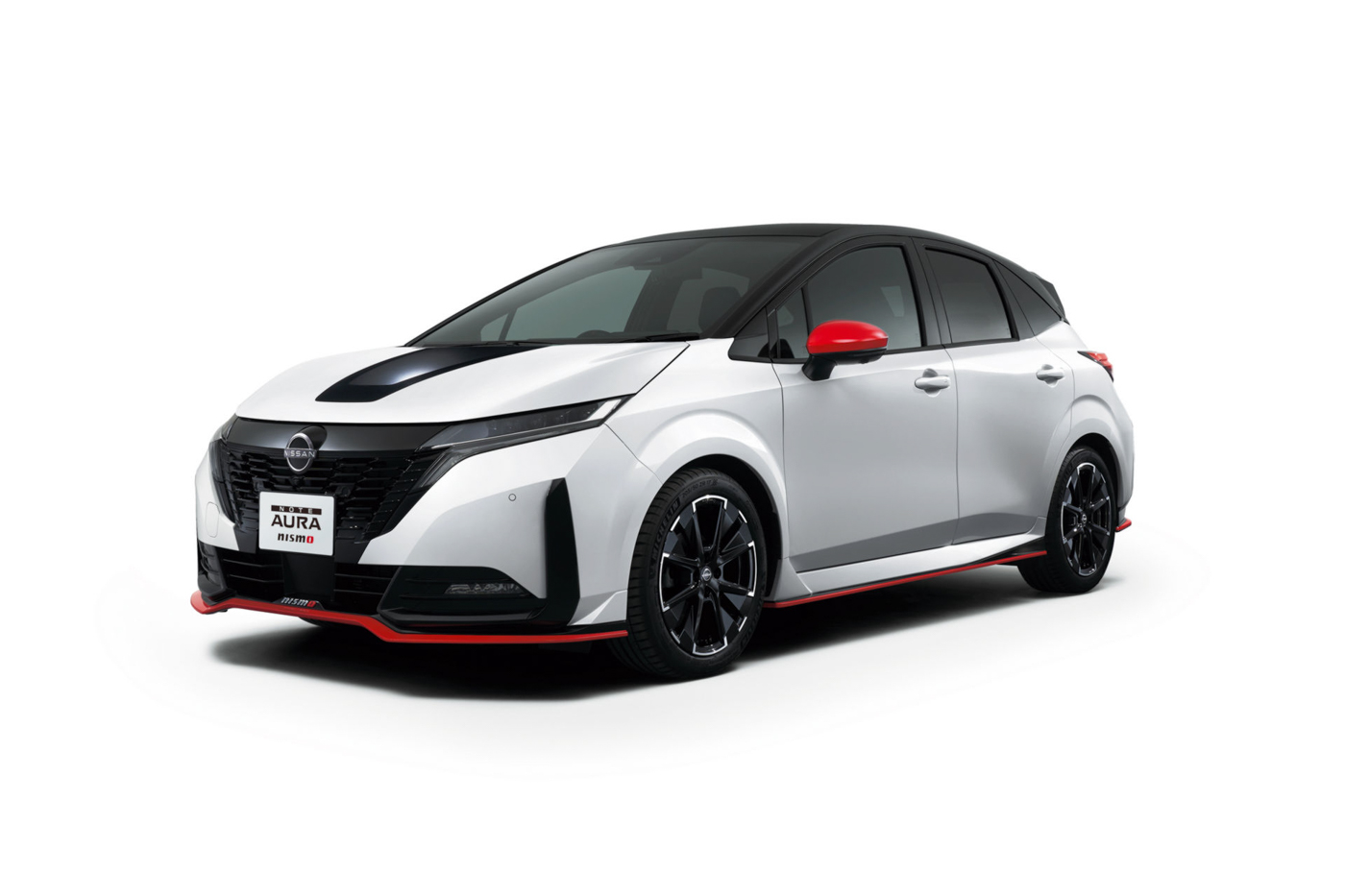 Nissan-note-aura-nismo-lieu-toyota-yaris-va-honda-jazz-co-the-dau-lai-doi-thu-nang-ky-trong-la...JPG